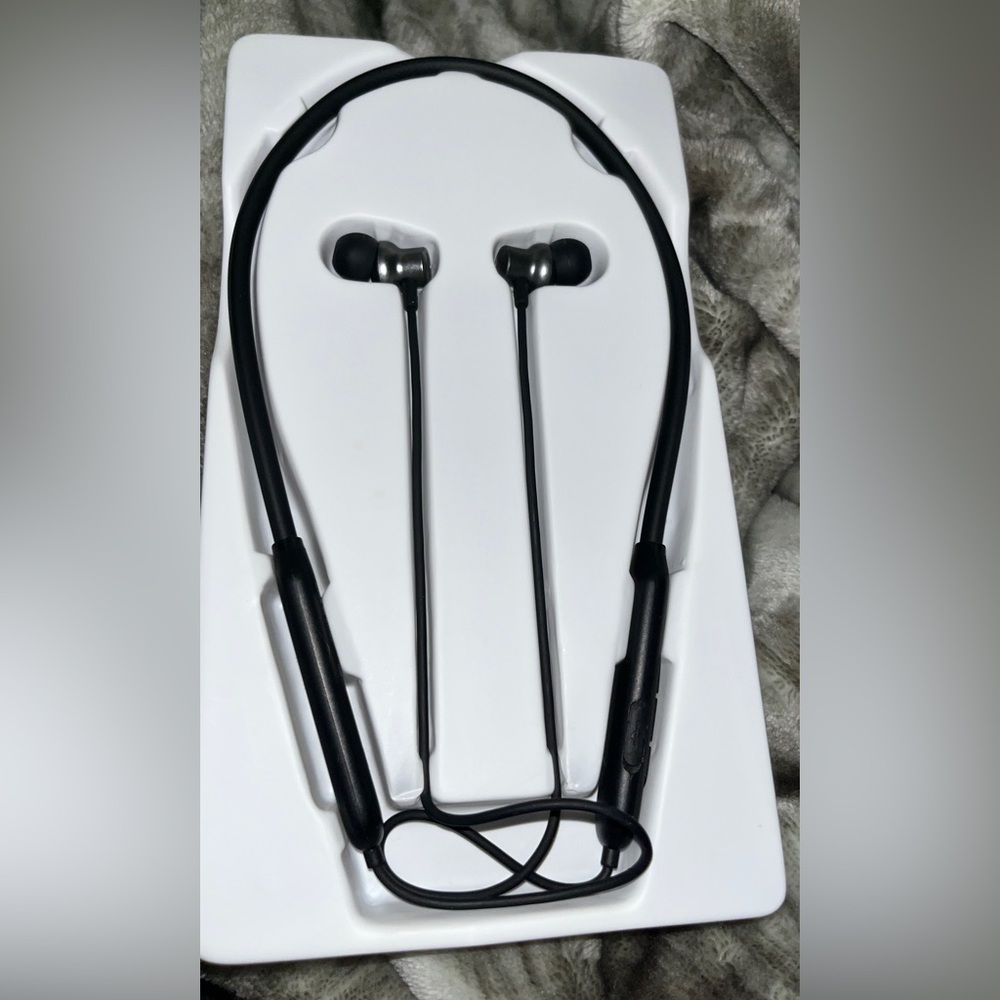 Black Wireless Neckband Earbuds